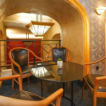 Club Hotel
