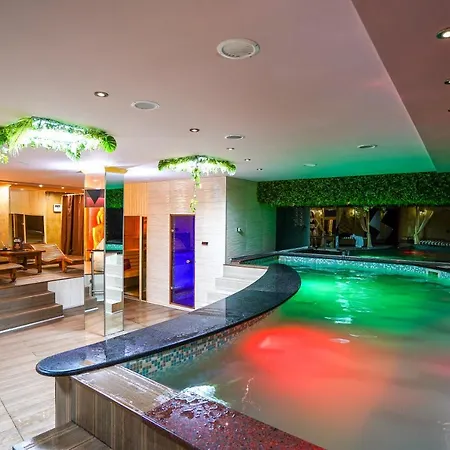 Club Hotel