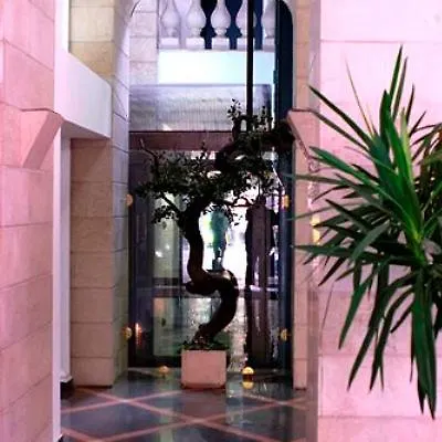 Club Hotel