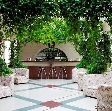 Club Hotel