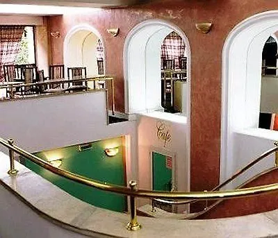 Club Hotel